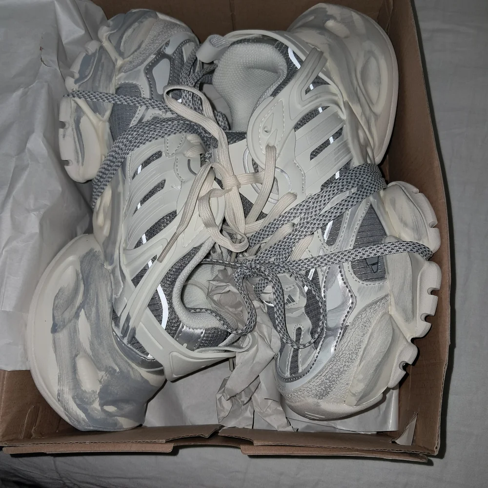 Adidas Xlg Deluxe Runners - Picture 4 of 6